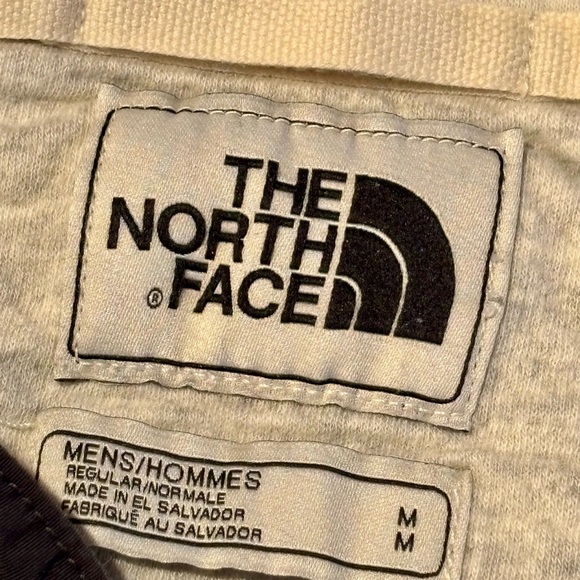 ⭐️The North Face Light Gray Hooded Pullover Sweatshirt w/Large Kangaroo Pocket⭐️ - Picture 9 of 13